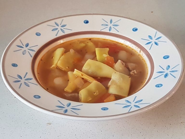 Juha s stročjim fižolom in mesom